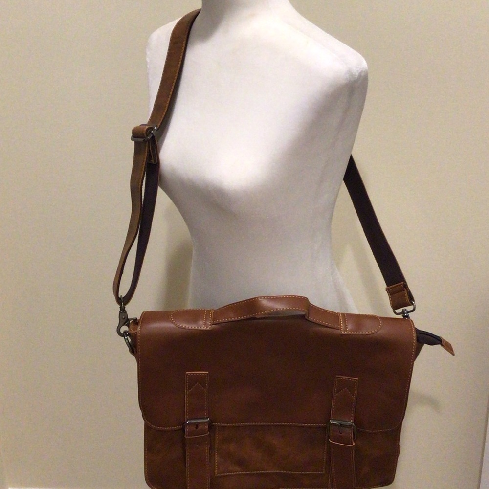 Elegant Tan Leather Messenger Bag